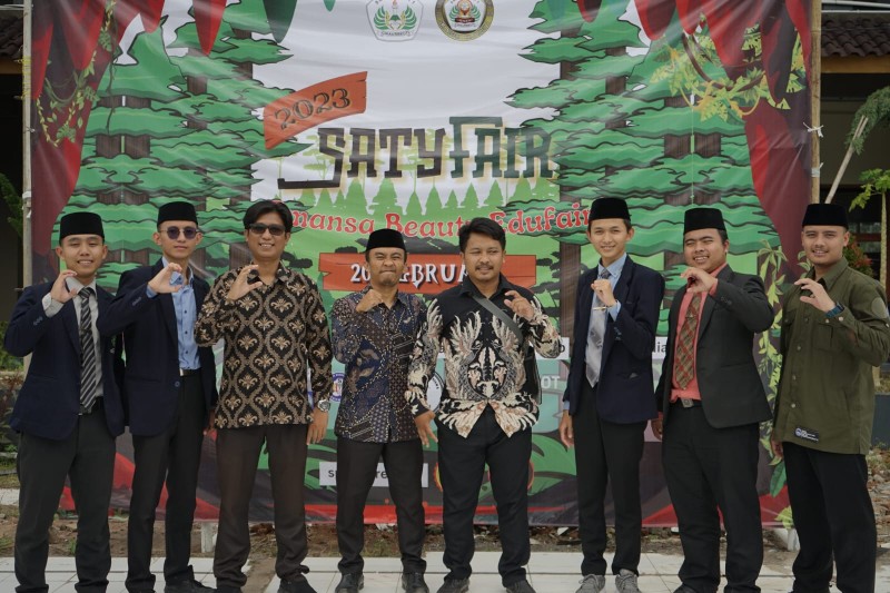 Dalam Rangka Menggaet Mahasiswa Baru, STIABI Riyadul `Ulum Ikuti Edufair di SMKN Manonjaya dan SMAN 1 Cihaurbeuti